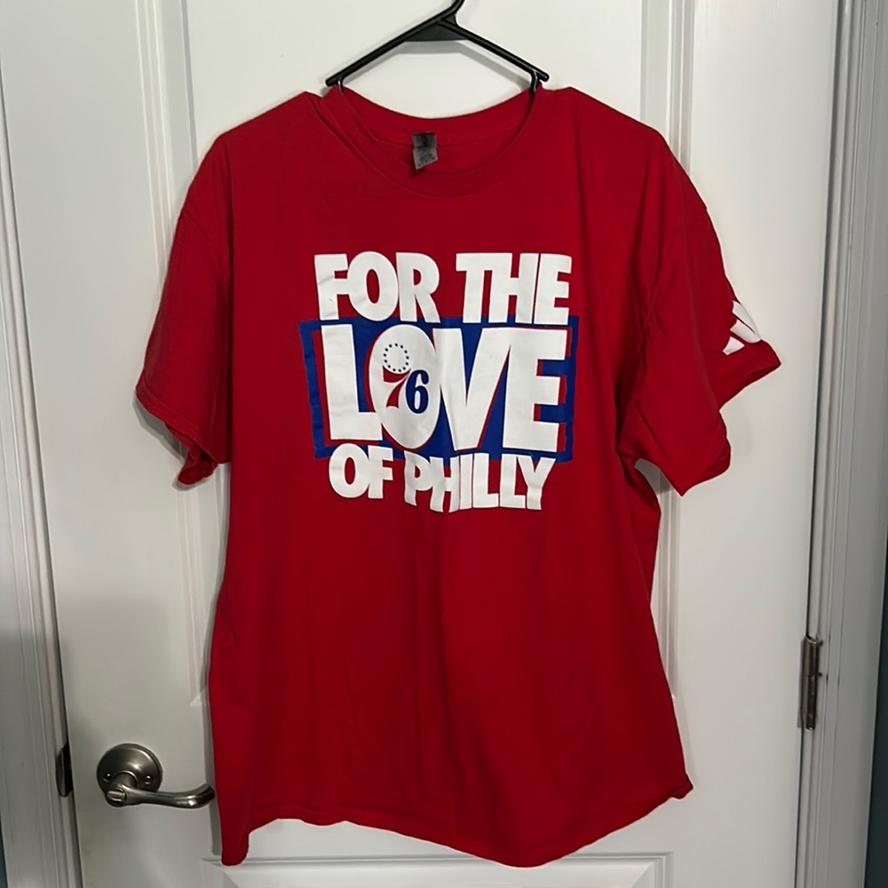 Men’s 76ers tshirt